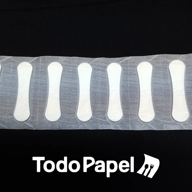 Tira de palitos de papel blanco biodegradables envueltas individualmente para helados, opción sostenible para fabricantes de helados y heladerías.